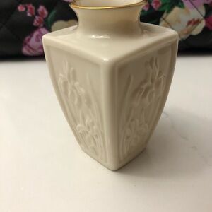 Lenox bud vase with 24k gold trim porcelain vase.
